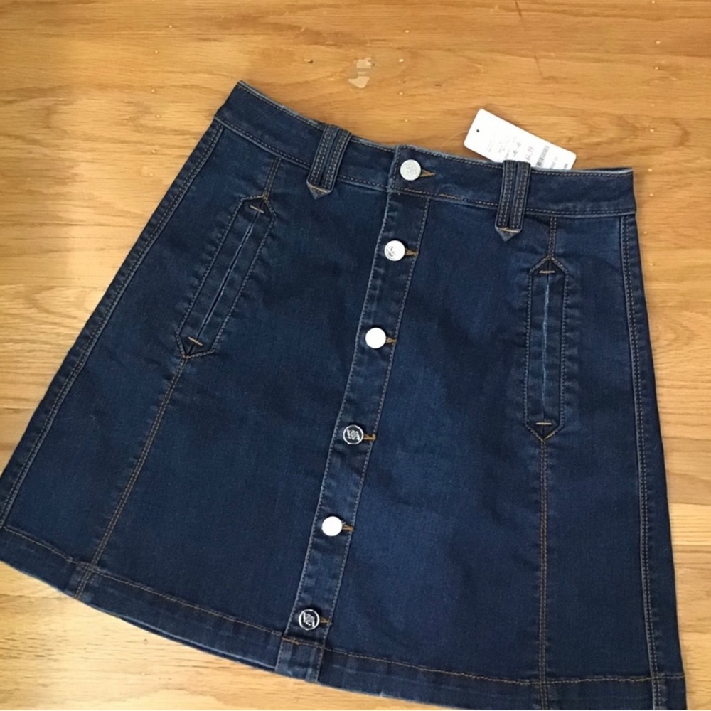 Bebe denim skirt 6 NWT